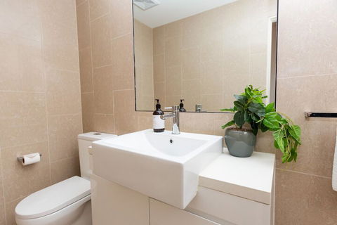 Enjoy Penthouse Living In The CBD - Accommodation Search 3