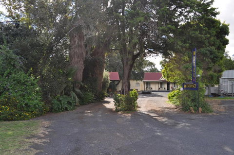 Bungalow Motel - Accommodation Search 2