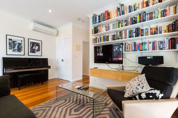 KIM 2BDR West Melbourne Apartment - Accommodation Search 0