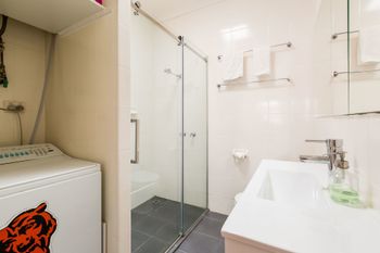KIM 2BDR West Melbourne Apartment - Accommodation Search 6