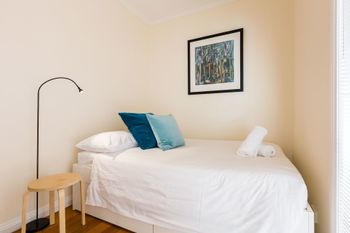 KIM 2BDR West Melbourne Apartment - Accommodation Search 1
