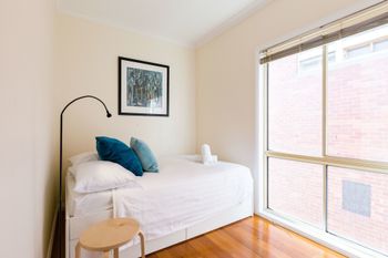 KIM 2BDR West Melbourne Apartment - Accommodation Search 3