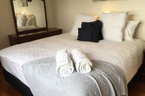 Home Near Shops & Beach - Accommodation Search 0