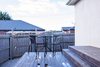 Spacious & Bright 4 Bedroom Home - Accommodation Search 6