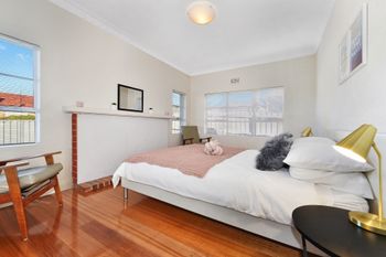 Spacious & Bright 4 Bedroom Home - Accommodation Search 4