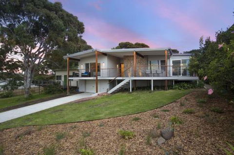THE PERFECT BEACH HOUSE - Accommodation Search 0