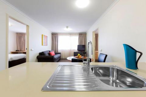 Premier Hotel & Apartments - Accommodation Search 5