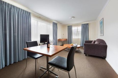 Premier Hotel & Apartments - Accommodation Search 4