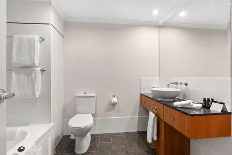Poolside Apt In Alamanda Beachfront Resort 67 - Accommodation Search 6
