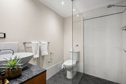 Poolside Alamanda Beachfront Resort 88 - Accommodation Search 6