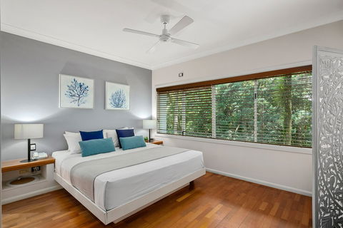 Poolside Alamanda Beachfront Resort 88 - Accommodation Search 2