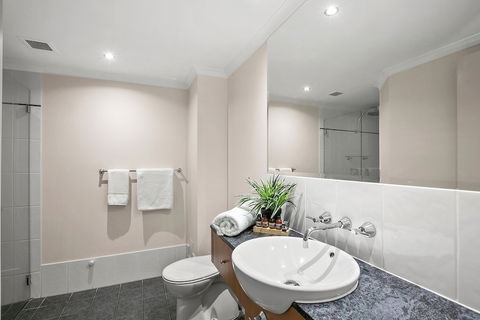 Poolside Alamanda Beachfront Resort 88 - Accommodation Search 3