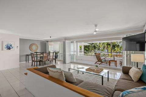 Poolside Alamanda Beachfront Resort 88 - Accommodation Search 1
