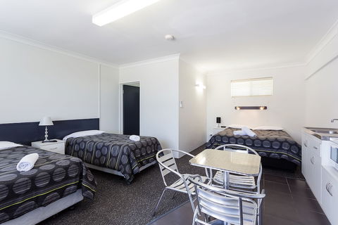 Wynnum Anchor Motel - Accommodation Search 5