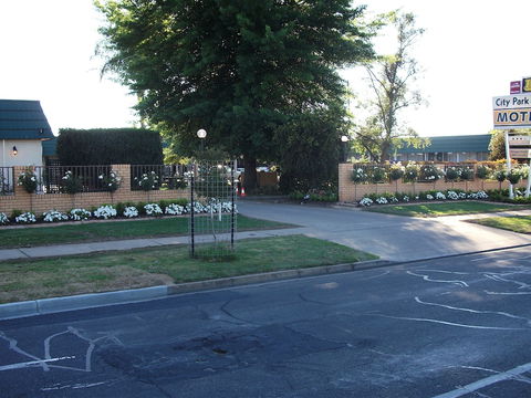 City Park Motel & Apartments - Accommodation Search 0