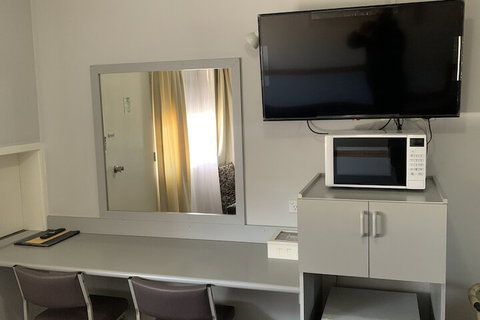 Orana Windmill Motel - Accommodation Search 4