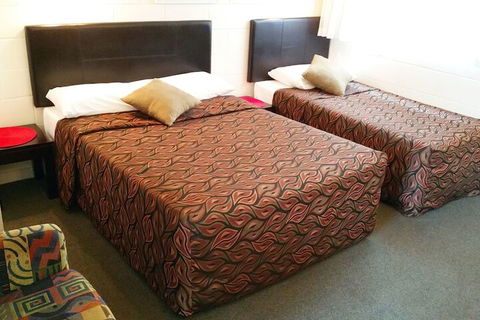A & A Lodge Motel Emerald - Accommodation Search 7