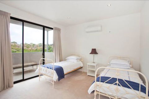 Four Kings Apartments - Accommodation Search 7
