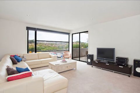 Four Kings Apartments - Accommodation Search 2