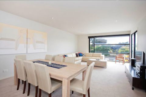 Four Kings Apartments - Accommodation Search 6