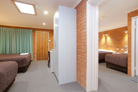 Sapphire Palms Motel - Accommodation Search 6