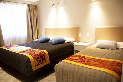 Sapphire Palms Motel - Accommodation Search 3