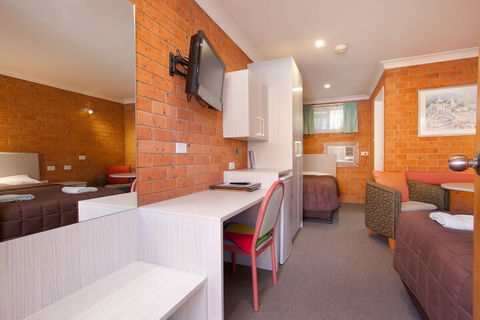 Sapphire Palms Motel - Accommodation Search 4