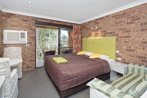 Sapphire Palms Motel - Accommodation Search 5