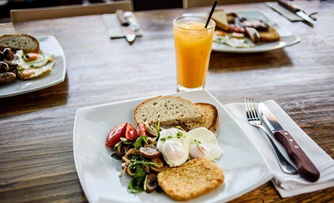 Waterfront Grill - Accommodation Search 8