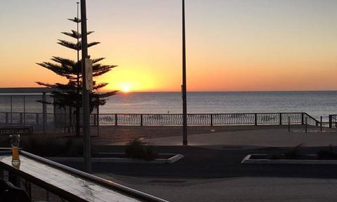 NINE 50 Restaurant & Bar - Accommodation Search 4