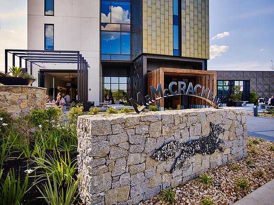 Essendon Fields VIC Accommodation Search