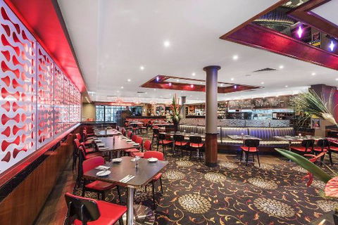 JBJ's Restaurant & Bar Taylors Lakes Hotel - Accommodation Search 0