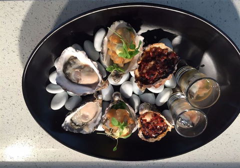 LakeFront Bistro - Accommodation Search 15
