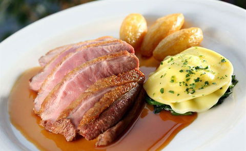 LakeFront Bistro - Accommodation Search 24