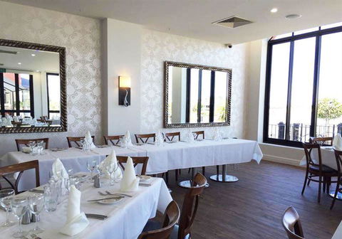 LakeFront Bistro - Accommodation Search 25