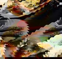 Stone Wall Cafe - Accommodation Search