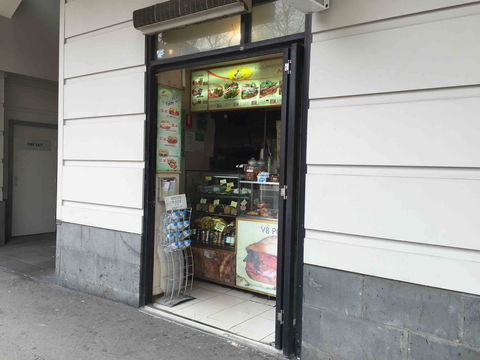 V8 Rolls - Accommodation Search 0