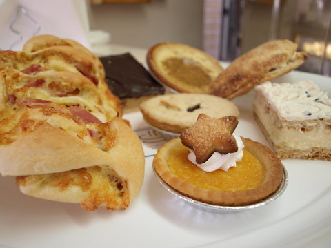 AJ's Hotbake - Accommodation Search 0