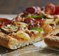 Domino's - Werribee - Accommodation Search
