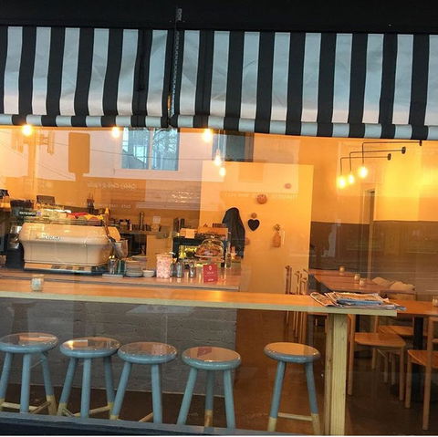 7 AM Cafe - Accommodation Search 0