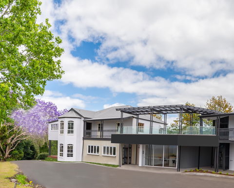 The Glasshouse And Bergin Lounge At Clouds Montville - Accommodation Search 0