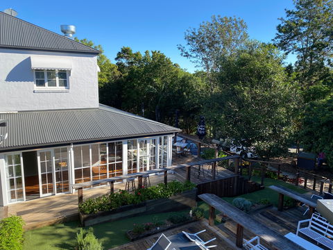 The Glasshouse And Bergin Lounge At Clouds Montville - Accommodation Search 1