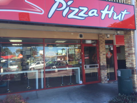 Pizza Hut - Helensvale - Accommodation Search 0