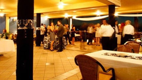 La Beach Restaurant - Accommodation Search 2