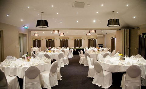 Busbys Restaurant & Bar - Accommodation Search 17