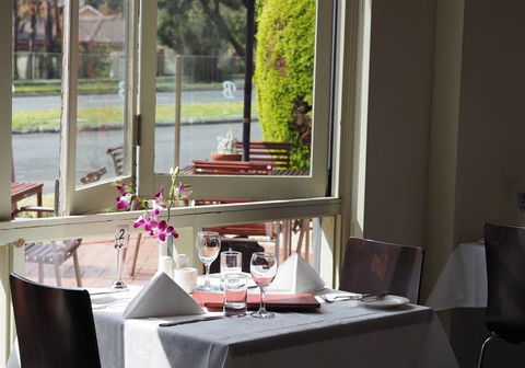 Busbys Restaurant & Bar - Accommodation Search 6