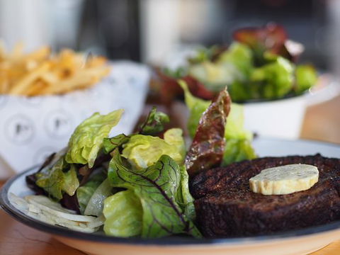 Harry's Steak Bistro - Accommodation Search 0