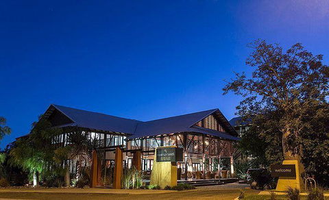 The Deck Poolside Bar & Restaurant - Accommodation Search 5