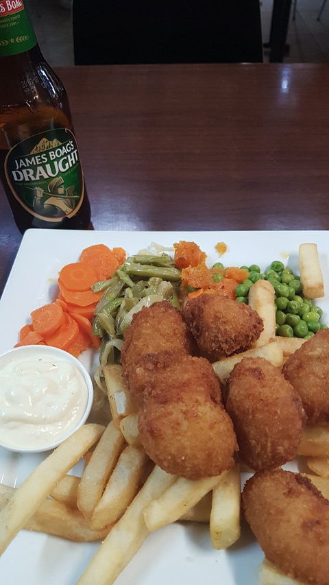 Lakeside Bar & Grill - Accommodation Search 6