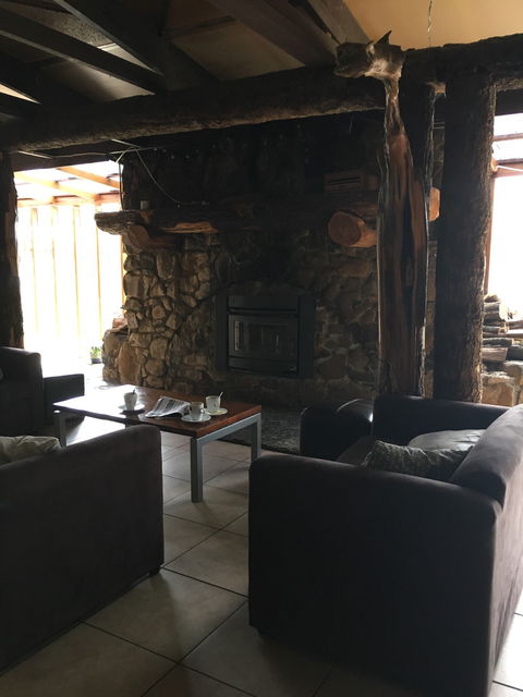 Lakeside Bar & Grill - Accommodation Search 8
